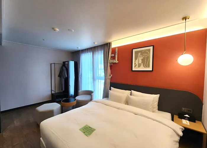 Hound Station Hotel 3*